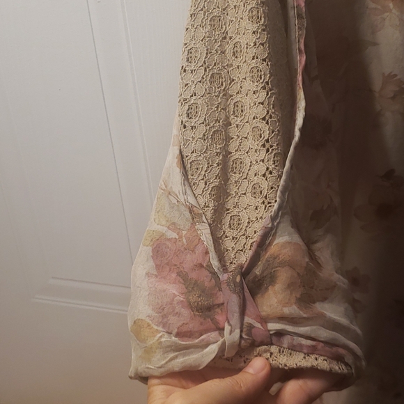 Beautifull 100 % silk blouse - Picture 7 of 8